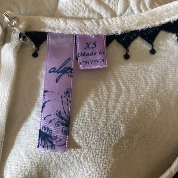 Alya Dress Womens Size XS Textured White Navy Embroidered Skater Fit Flare Mini - Picture 7 of 10